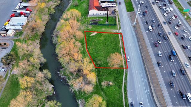 2636 North Freeway, Houston, TX 77009