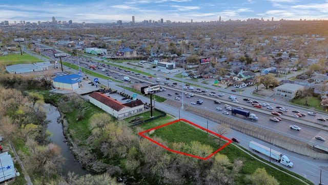 2636 North Freeway, Houston, TX 77009