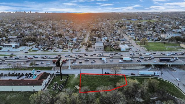 2636 North Freeway, Houston, TX 77009