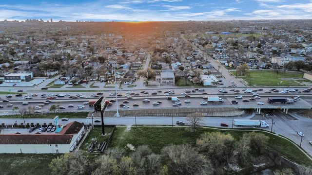 2636 North Freeway, Houston, TX 77009