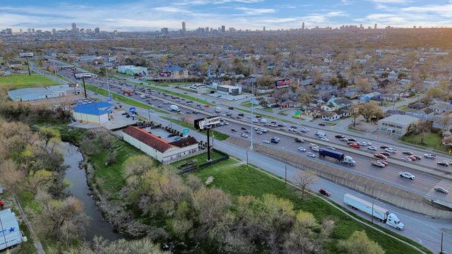 2636 North Freeway, Houston, TX 77009