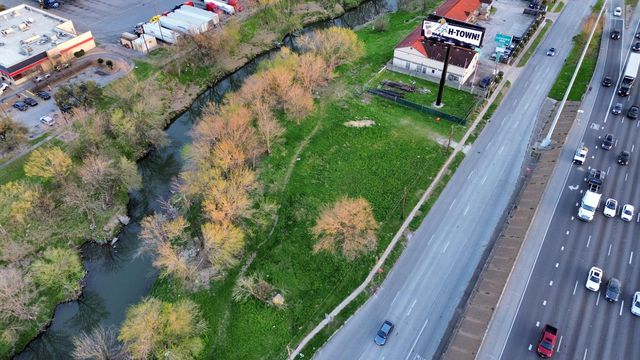 2636 North Freeway, Houston, TX 77009