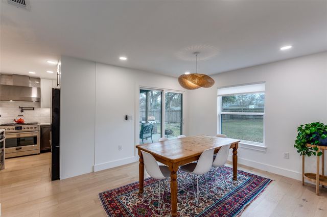 2209 Fair Oaks DR, Austin, TX 78745