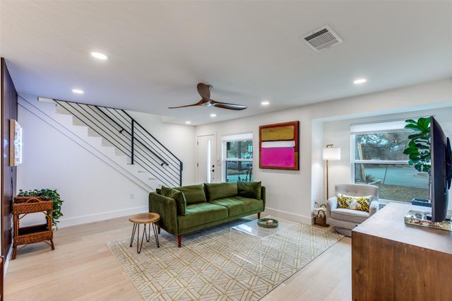 2209 Fair Oaks DR, Austin, TX 78745