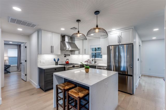 2209 Fair Oaks DR, Austin, TX 78745