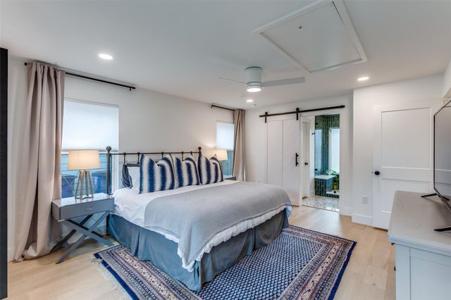 2209 Fair Oaks DR, Austin, TX 78745