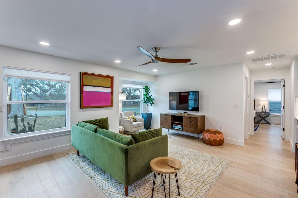 2209 Fair Oaks DR, Austin, TX 78745