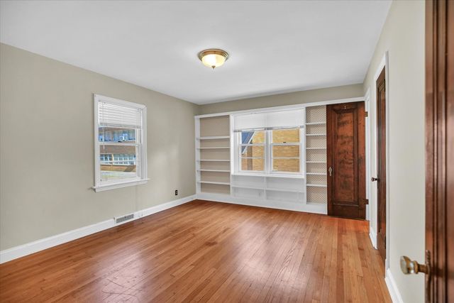 910 W SPRINGFIELD Avenue, Champaign, IL 61821