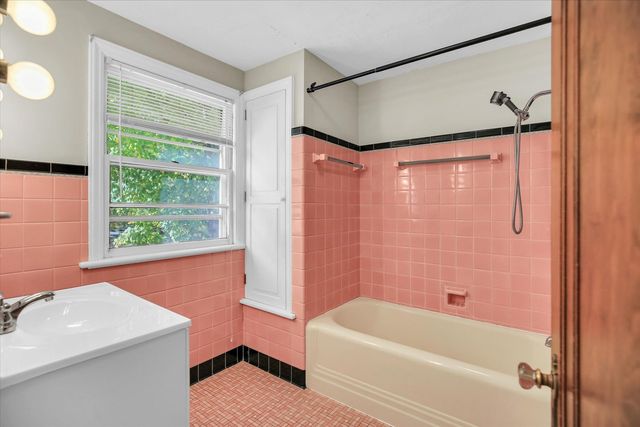 910 W SPRINGFIELD Avenue, Champaign, IL 61821