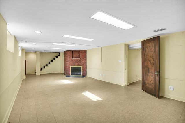 910 W SPRINGFIELD Avenue, Champaign, IL 61821