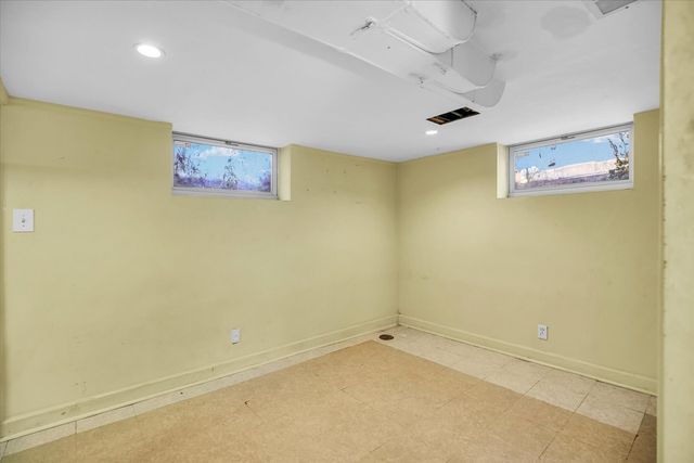 910 W SPRINGFIELD Avenue, Champaign, IL 61821