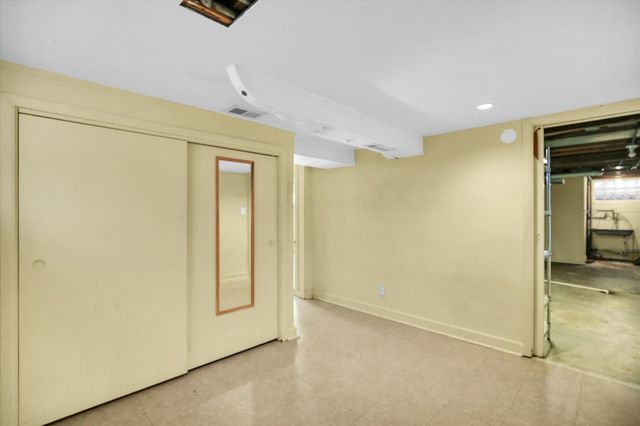 910 W SPRINGFIELD Avenue, Champaign, IL 61821