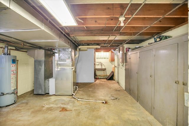 910 W SPRINGFIELD Avenue, Champaign, IL 61821