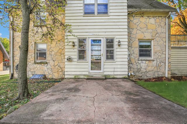 910 W SPRINGFIELD Avenue, Champaign, IL 61821