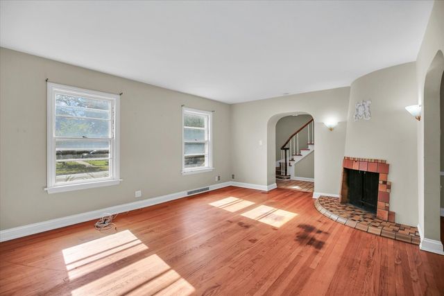 910 W SPRINGFIELD Avenue, Champaign, IL 61821