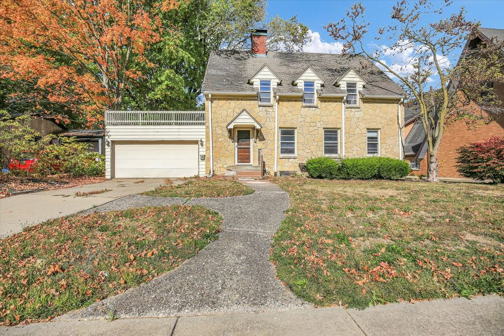 910 W SPRINGFIELD Avenue, Champaign, IL 61821