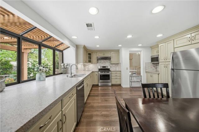 28030 Creston Court, Canyon Country, CA 91387