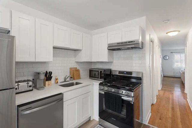 9662 Golf Terrace GW, Des Plaines, IL 60016