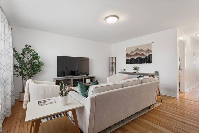 9662 Golf Terrace GW, Des Plaines, IL 60016