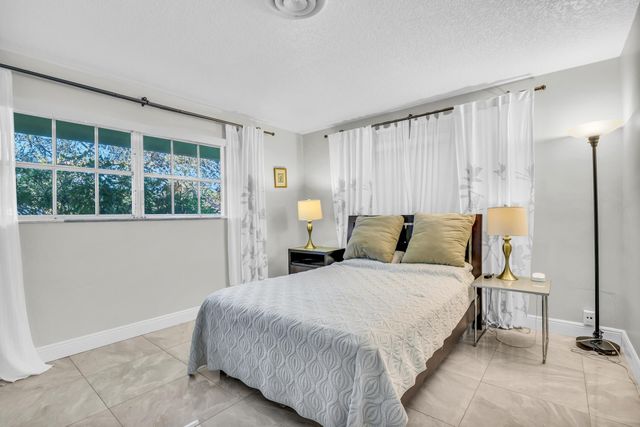 1290 SW 8th Street, Boca Raton, FL 33486