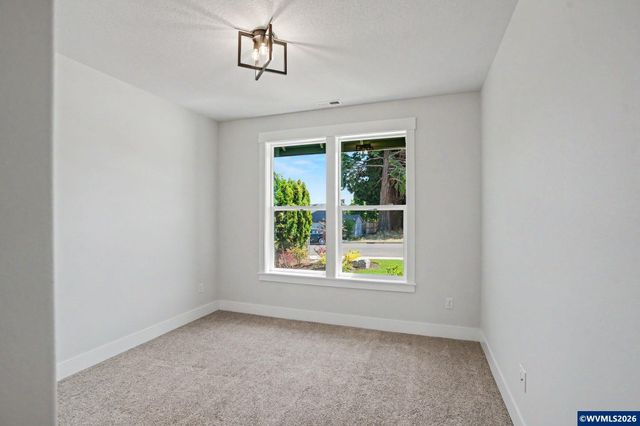 319 NE Clay St, Sublimity, OR 97385