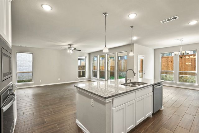 3917 Saint Ives Lane, Lewisville, TX 75056