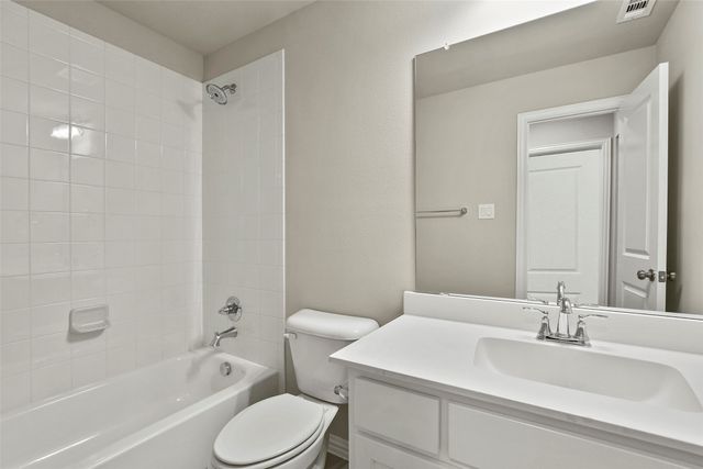 3917 Saint Ives Lane, Lewisville, TX 75056