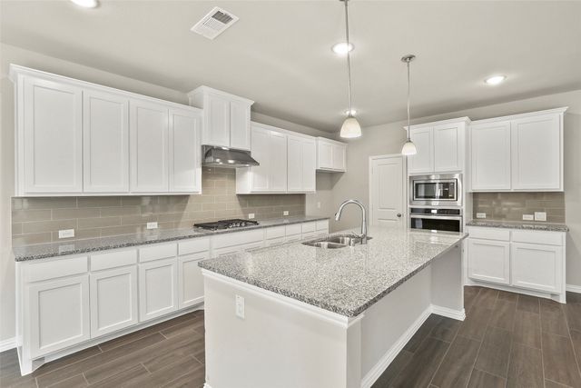 3917 Saint Ives Lane, Lewisville, TX 75056