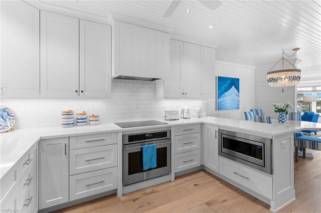 2701 Gulf Shore BLVD N 4, Naples, FL 34103