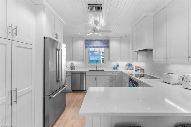 2701 Gulf Shore BLVD N 4, Naples, FL 34103