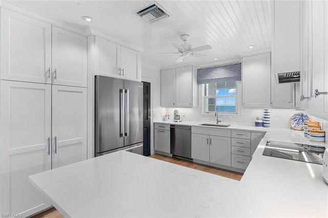 2701 Gulf Shore BLVD N 4, Naples, FL 34103