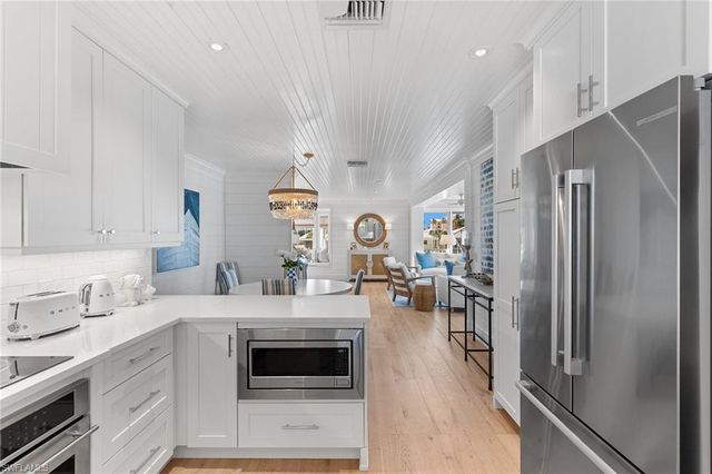 2701 Gulf Shore BLVD N 4, Naples, FL 34103