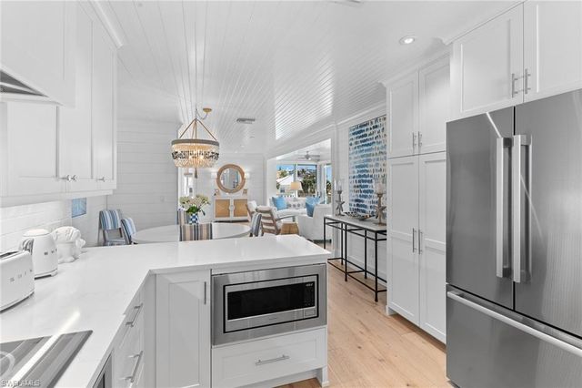 2701 Gulf Shore BLVD N 4, Naples, FL 34103