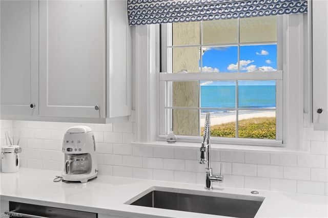 2701 Gulf Shore BLVD N 4, Naples, FL 34103