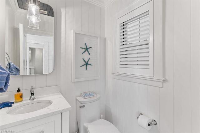 2701 Gulf Shore BLVD N 4, Naples, FL 34103