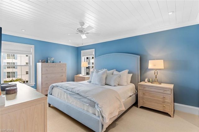 2701 Gulf Shore BLVD N 4, Naples, FL 34103