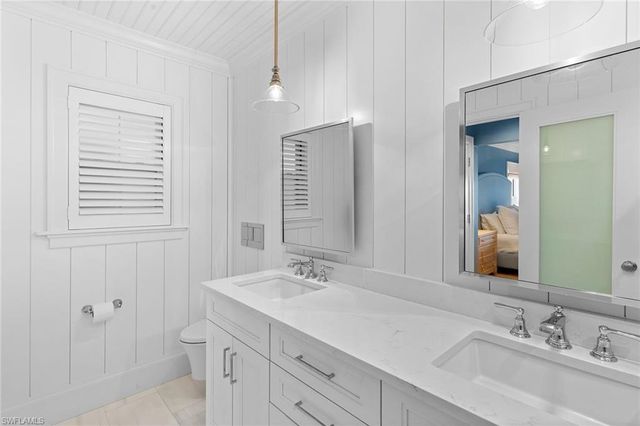 2701 Gulf Shore BLVD N 4, Naples, FL 34103