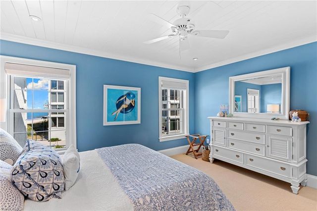 2701 Gulf Shore BLVD N 4, Naples, FL 34103