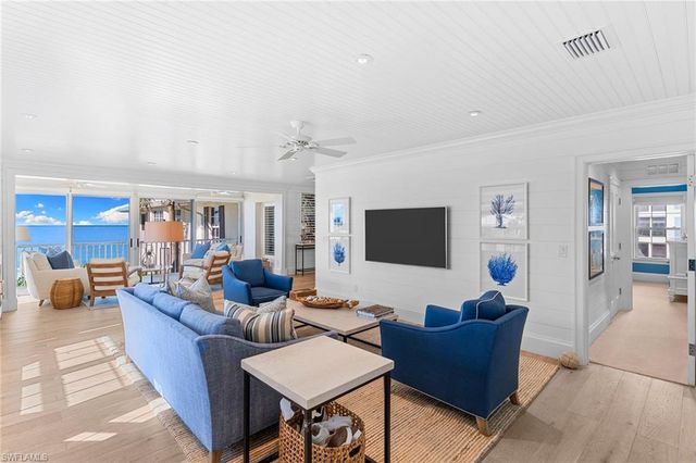 2701 Gulf Shore BLVD N 4, Naples, FL 34103