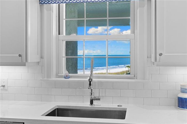 2701 Gulf Shore BLVD N 4, Naples, FL 34103