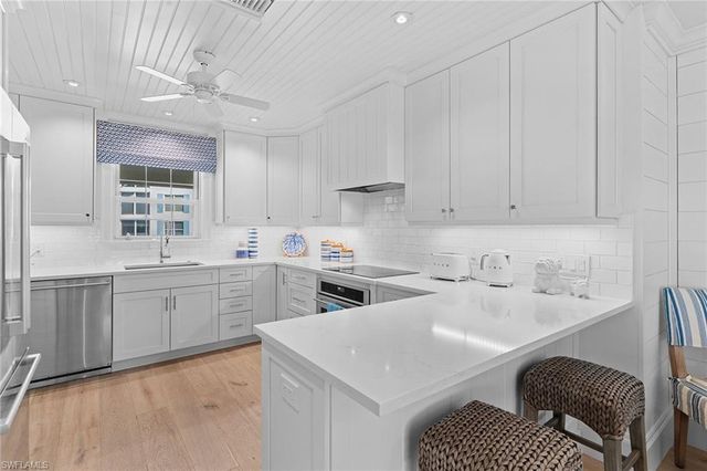 2701 Gulf Shore BLVD N 4, Naples, FL 34103