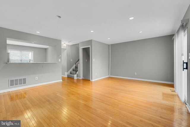 1923 NEWHAVEN DR, Essex, MD 21221