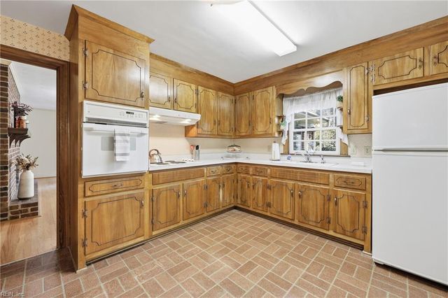 2829 Meadow Wood DR W, Chesapeake, VA 23321