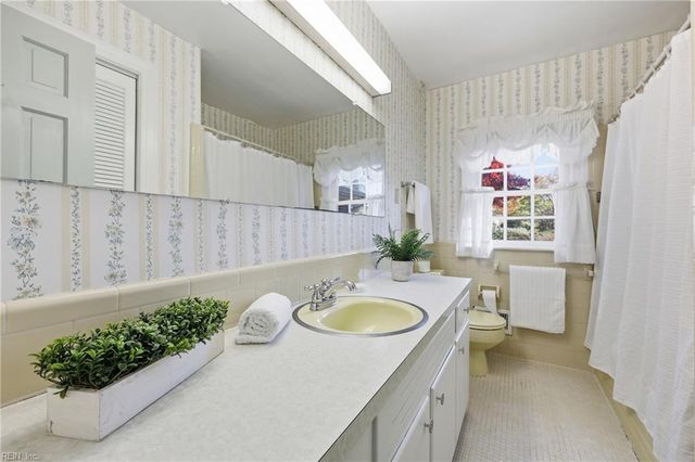 2829 Meadow Wood DR W, Chesapeake, VA 23321