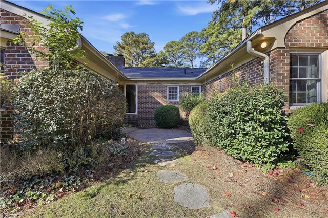 2829 Meadow Wood DR W, Chesapeake, VA 23321