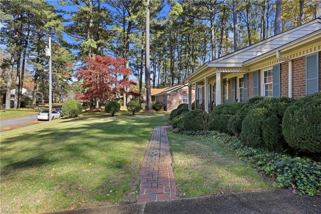 2829 Meadow Wood DR W, Chesapeake, VA 23321