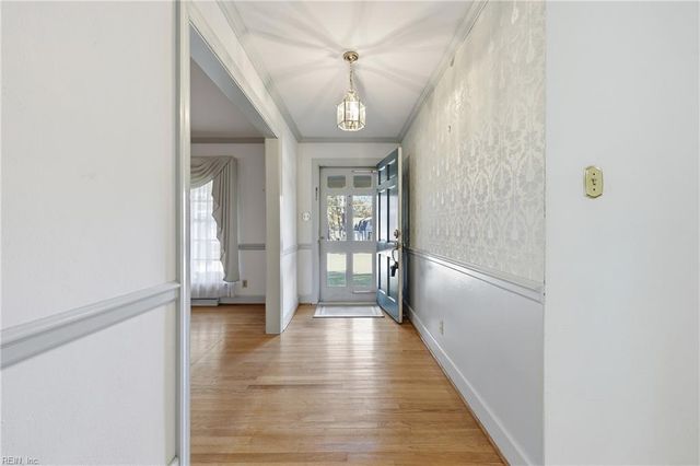 2829 Meadow Wood DR W, Chesapeake, VA 23321