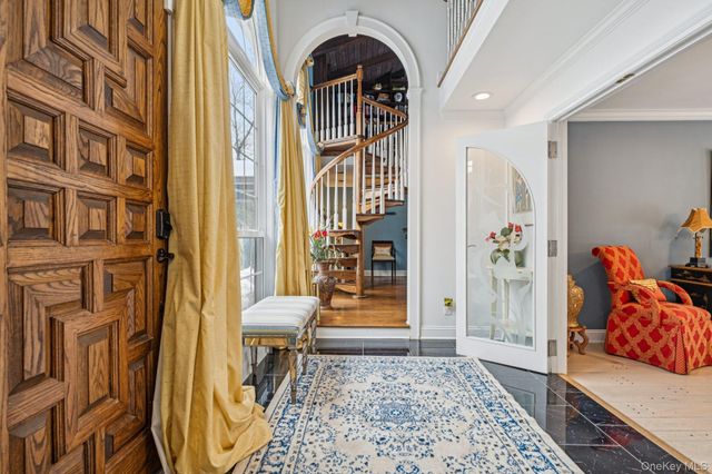 37 Bridle Path, Nissequogue, NY 11780