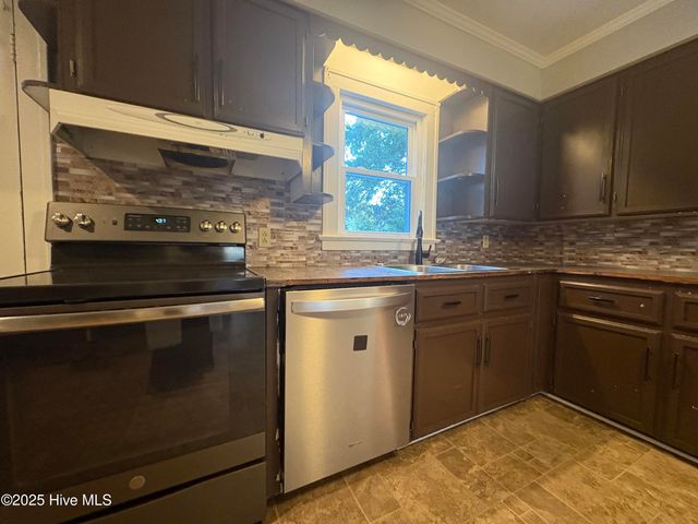 301 River Road, Washington, NC 27889