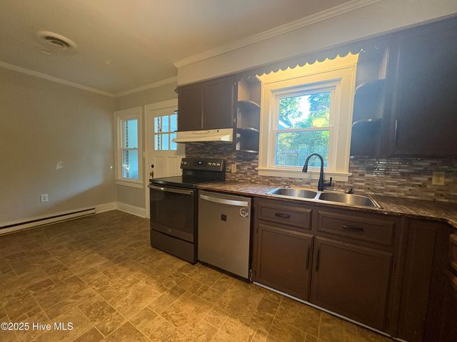 301 River Road, Washington, NC 27889